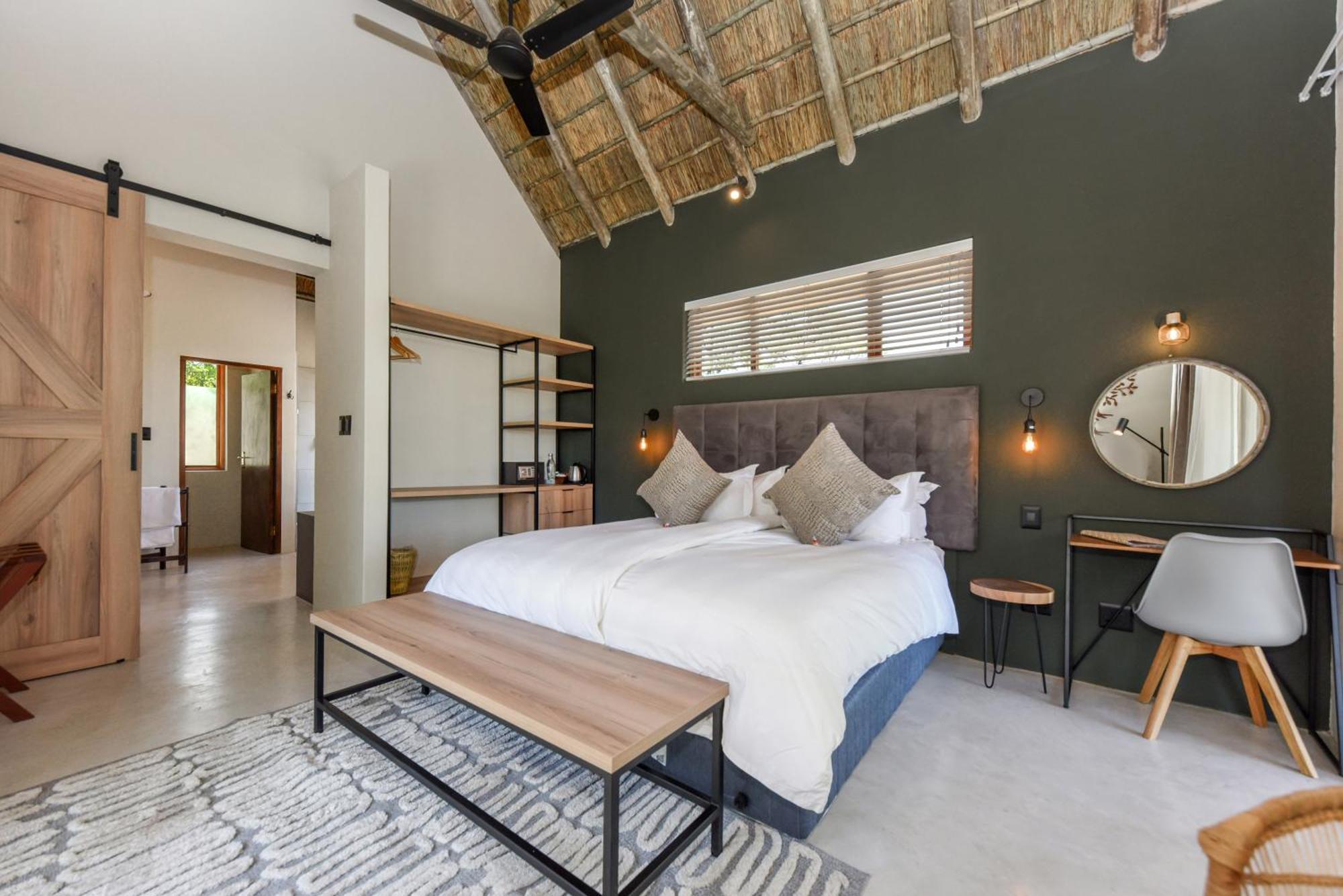 Mziki Safari Lodge *